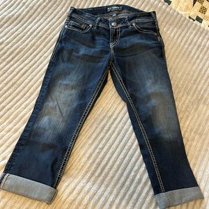 Women’s 30 Silver Suki capri. Dark denim wash. Never worn.